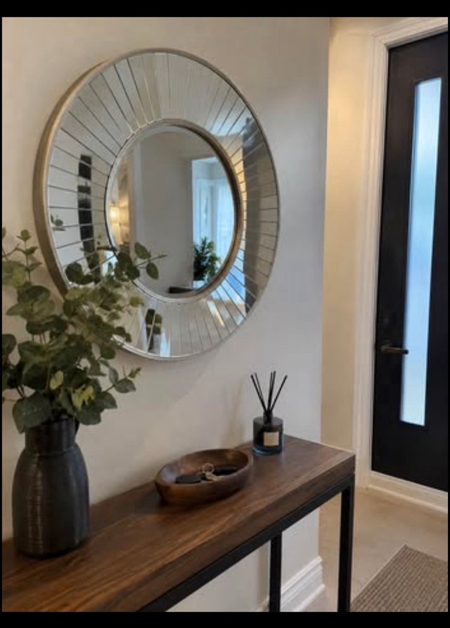 Round Decorative Wall Mirror 26”