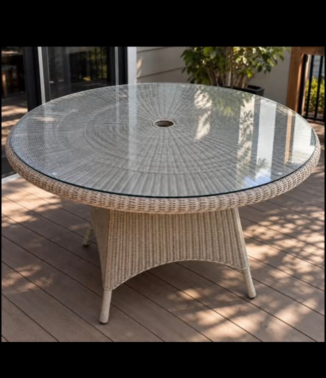 Patio Dining Table with Glass Top 48” Round Wicker
