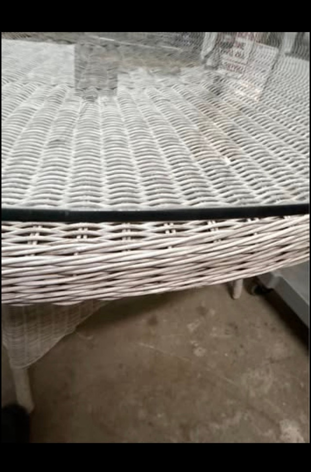 Patio Dining Table with Glass Top 48” Round Wicker - photo 5