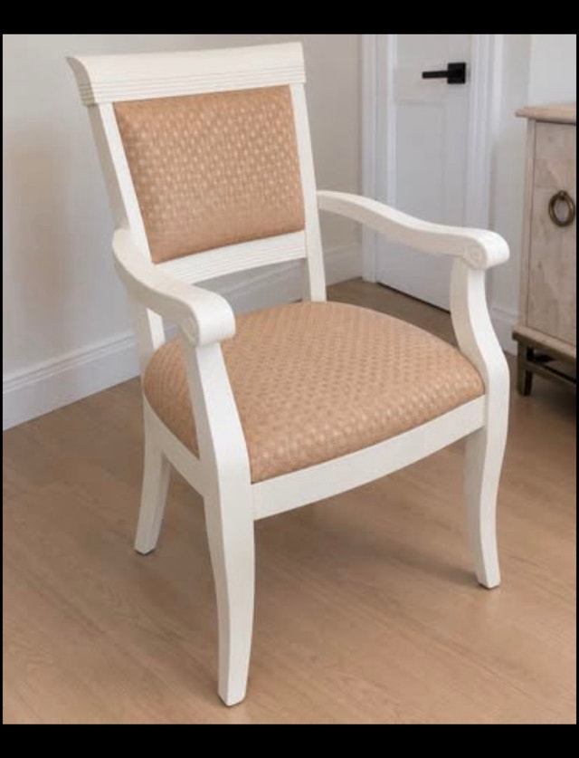 Armchair / Entryway Chair – White & Beige
