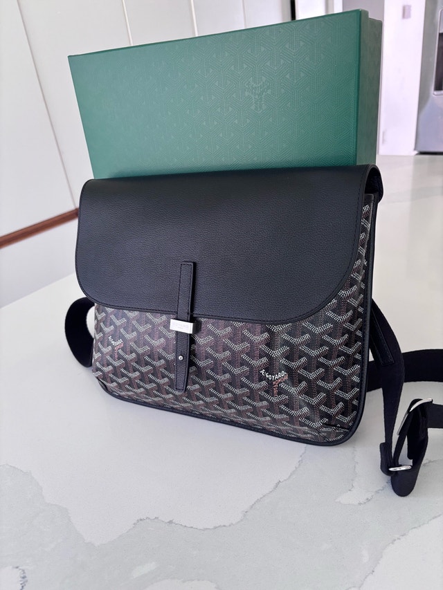 Goyard coursier messenger bag