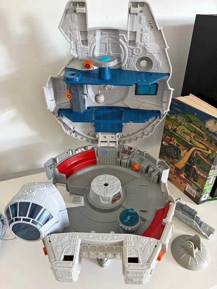 Star Wars millennium falcon