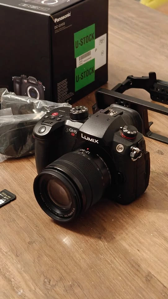 Panasonic GH5s with 12-60 lens and lots of accessories - photo 2