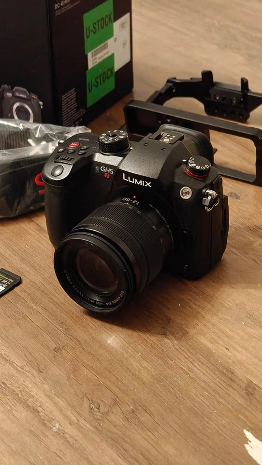 Panasonic GH5s with 12-60 lens and lots of accessories - photo 4