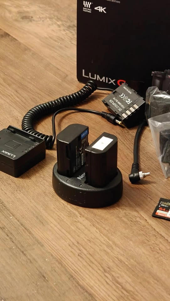 Panasonic GH5s with 12-60 lens and lots of accessories - photo 5