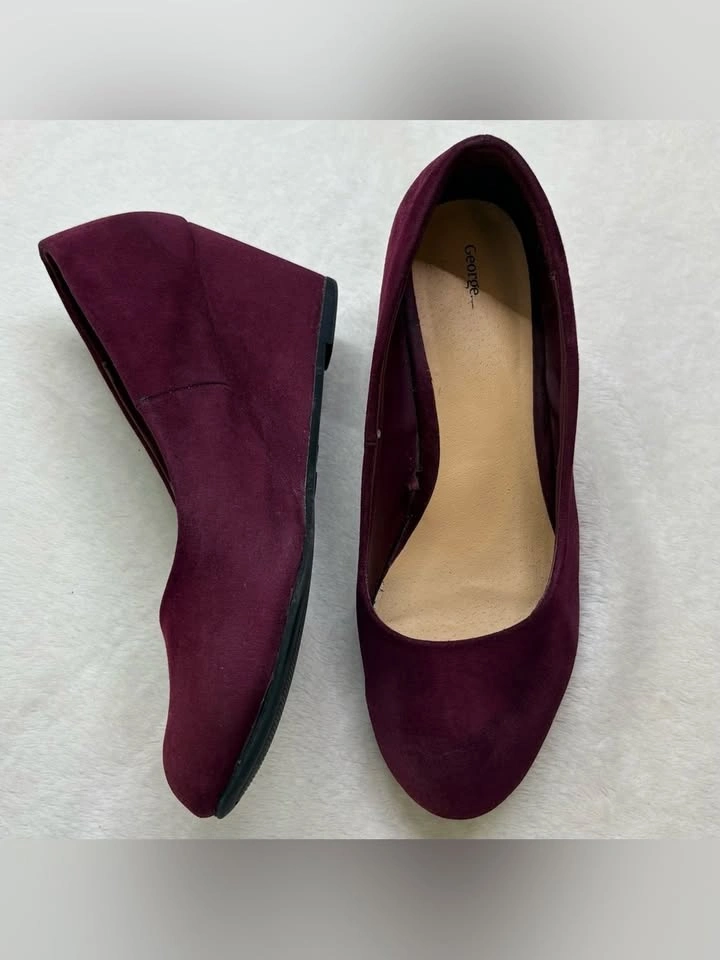 George Burgundy Faux Suede Wedge Heels Size 6.5 - photo 2