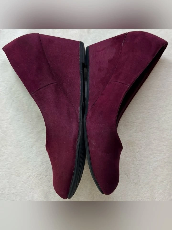 George Burgundy Faux Suede Wedge Heels Size 6.5 - photo 5