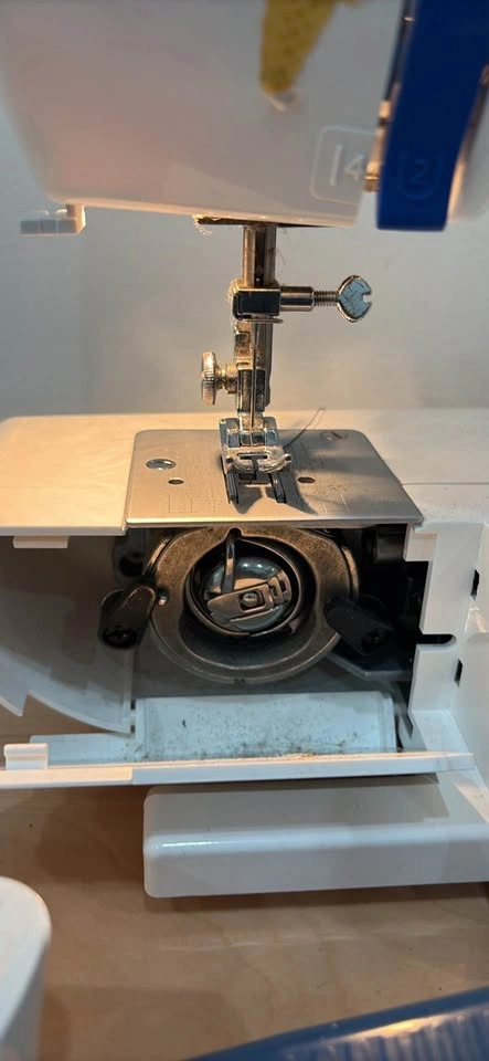 IKEA SY Sewing Machine - photo 3