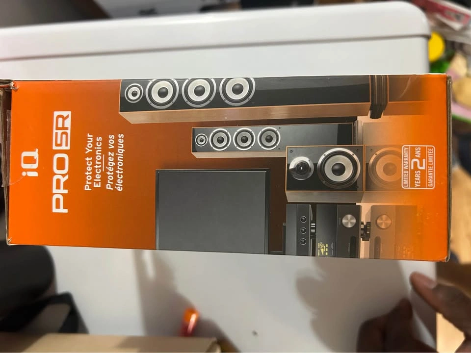 iQ PRO SR 5-Outlet Surge Protector + 2 USB Ports - 1350 Joules - photo 5
