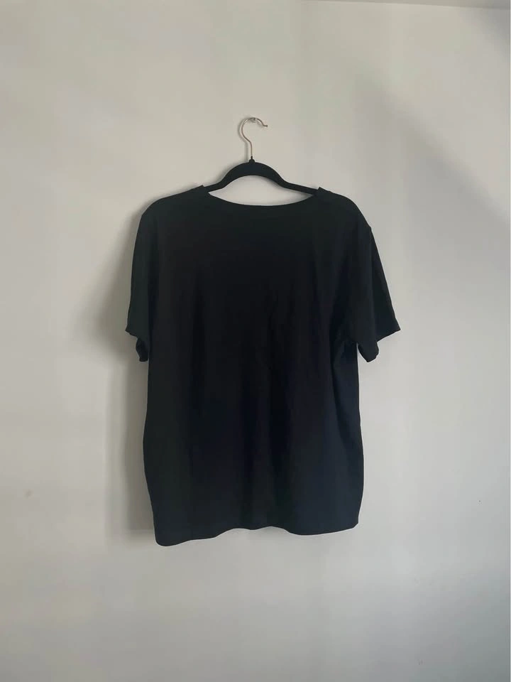 Black t shirt women large new - photo 2