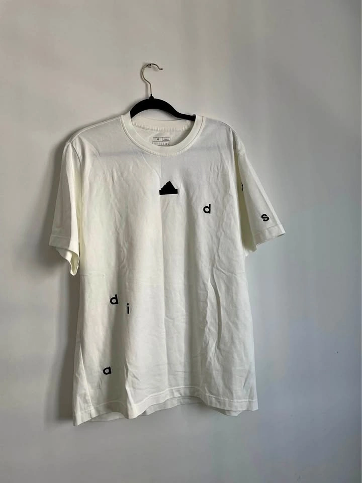 Adidas Men T shirt new Medium
