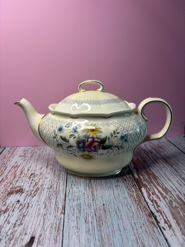 Vintage Retro Royal Doulton Burnham Teapot with Lid v1565