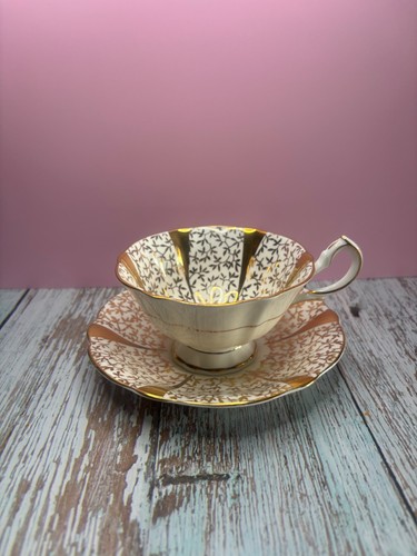 Queen Anne Gold Lace Teacup Saucer Bone China England Vintage