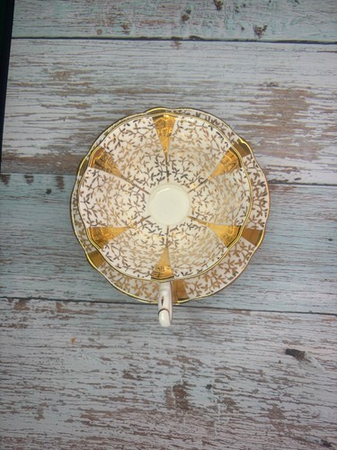 Queen Anne Gold Lace Teacup Saucer Bone China England Vintage - photo 3