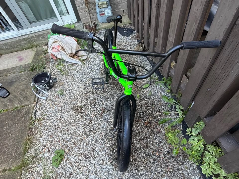 Hutch BMX BIKE - $80 - photo 4