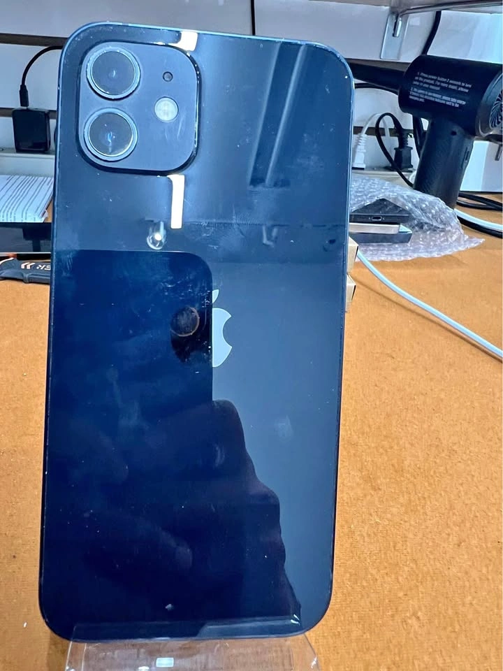Apple iPhone 12