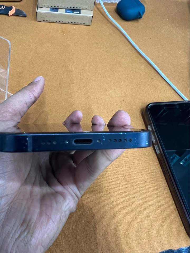 Apple iPhone 12 - photo 3