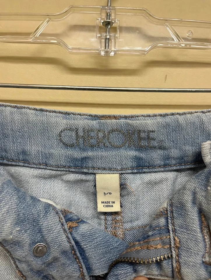 Cherokee Light Wash Denim Shorts – Lace Trim – Size L - photo 2
