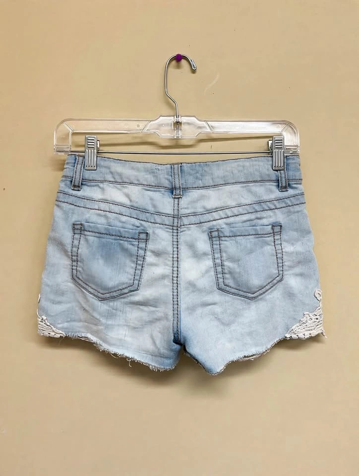 Cherokee Light Wash Denim Shorts – Lace Trim – Size L - photo 3