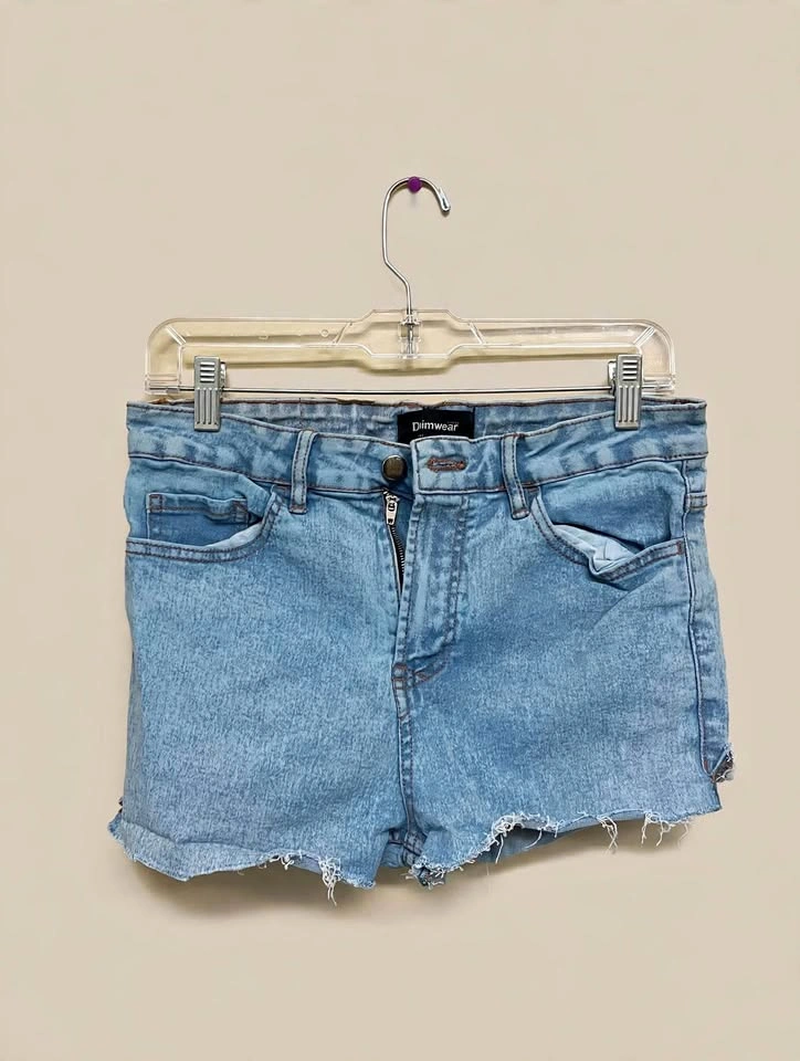 Lefties Light Wash Denim Shorts – Size 31 (EUR 40)