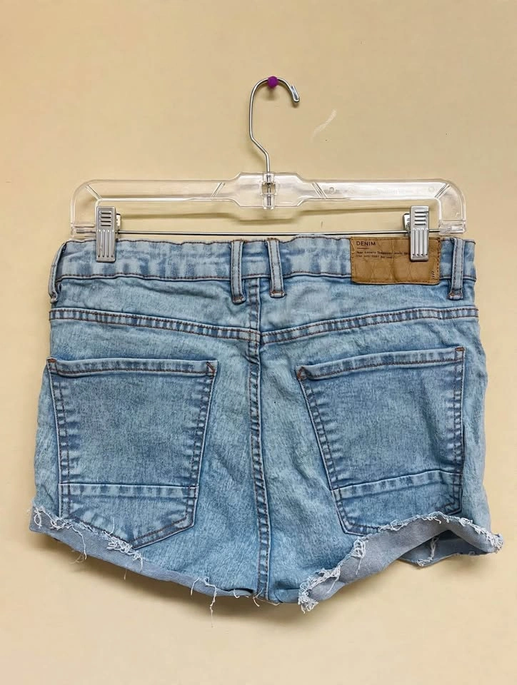 Lefties Light Wash Denim Shorts – Size 31 (EUR 40) - photo 3