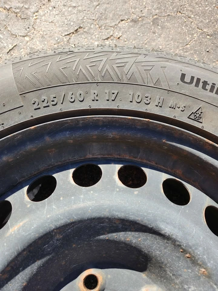 LIKE NEW 225/60r17 Winter Tires on Rims - photo 2