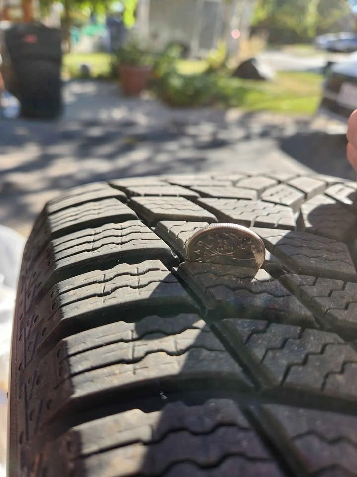 LIKE NEW 225/60r17 Winter Tires on Rims - photo 3