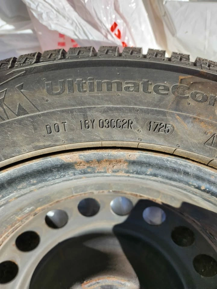 LIKE NEW 225/60r17 Winter Tires on Rims - photo 4