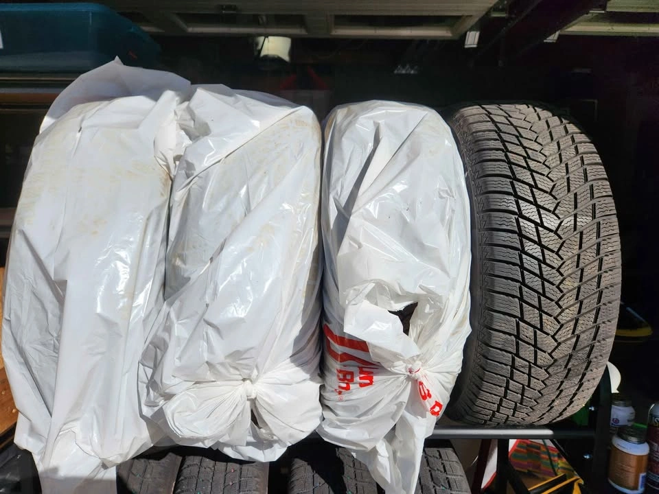 LIKE NEW 225/60r17 Winter Tires on Rims - photo 5