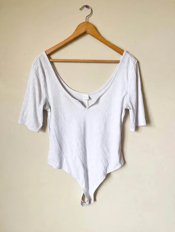 H&M White Ribbed Bodysuit – Short Sleeve – Size L – Like New - photo 2