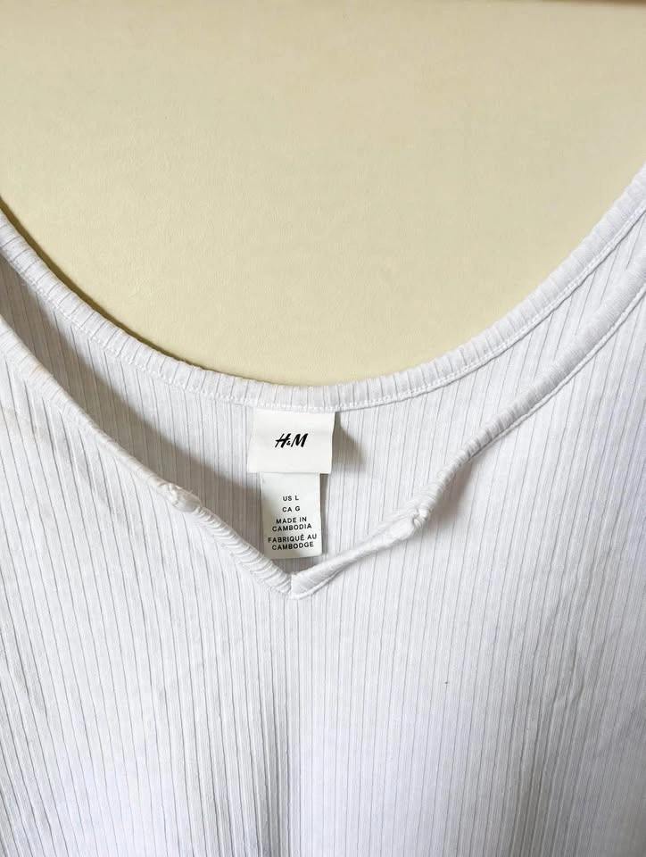 H&M White Ribbed Bodysuit – Short Sleeve – Size L – Like New - photo 3