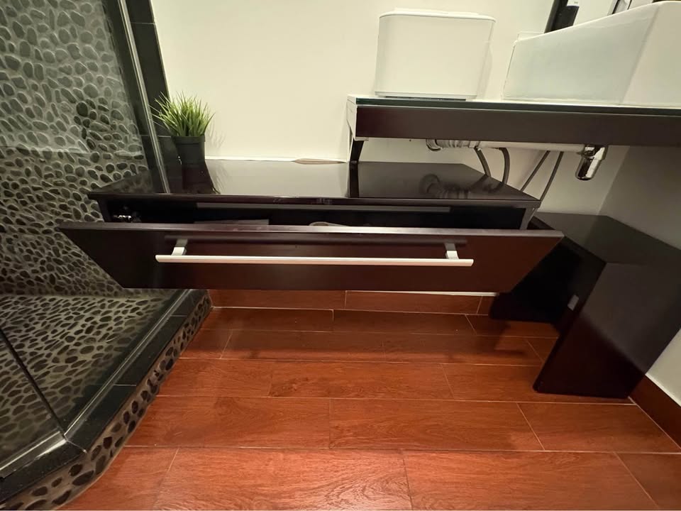 Bathroom vanity, sink, mirror set - photo 4
