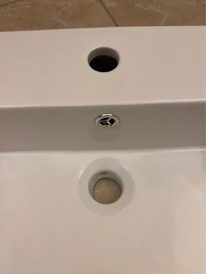 White porcelain Wall Mount Sink - photo 3
