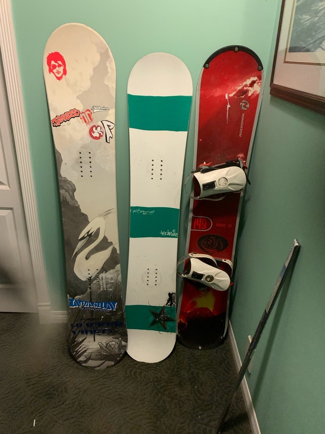 Varying snowboards of sizes and lengths and some Gear