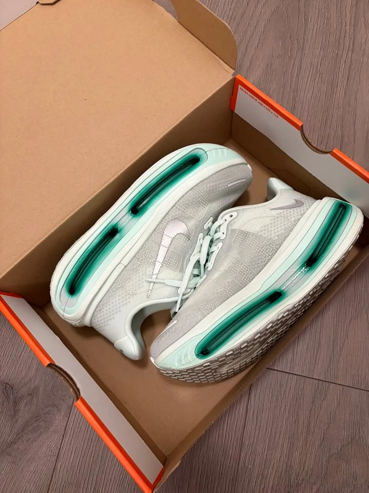Nike Vomero Premium Women's US 7 - Barely Green/Metallic Silver - photo 4