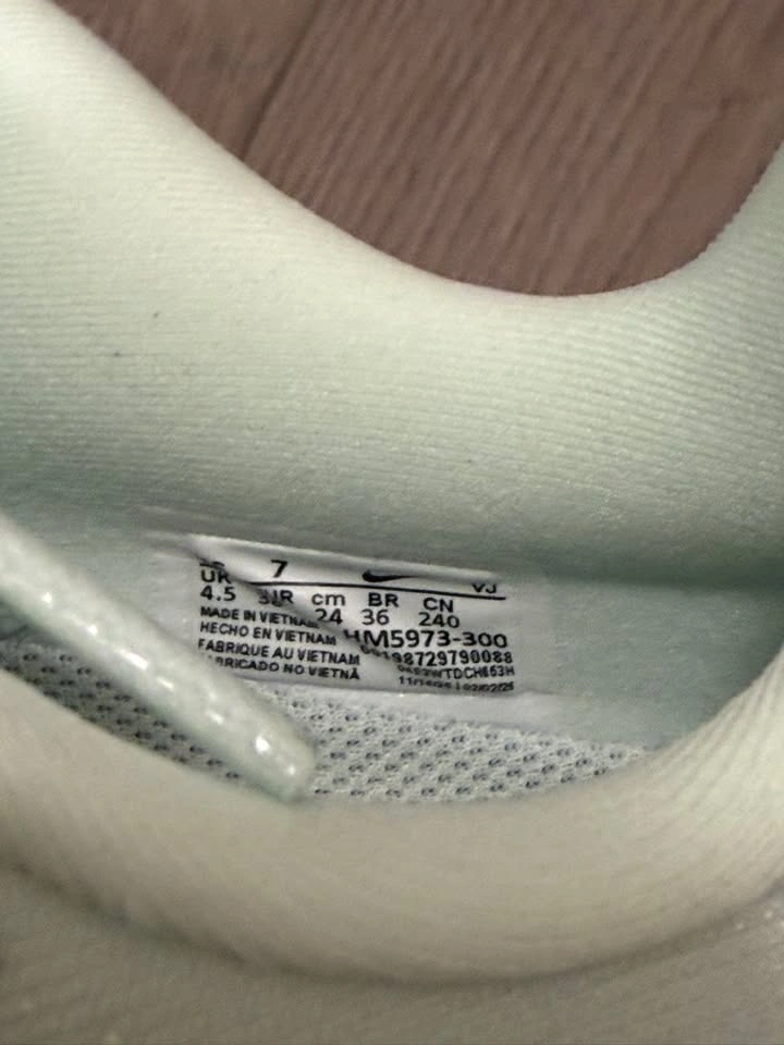 Nike Vomero Premium Women's US 7 - Barely Green/Metallic Silver - photo 5