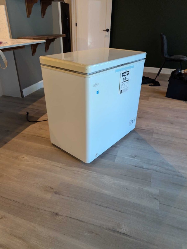 Danby 5.1 cubic feet chest freezer - photo 2
