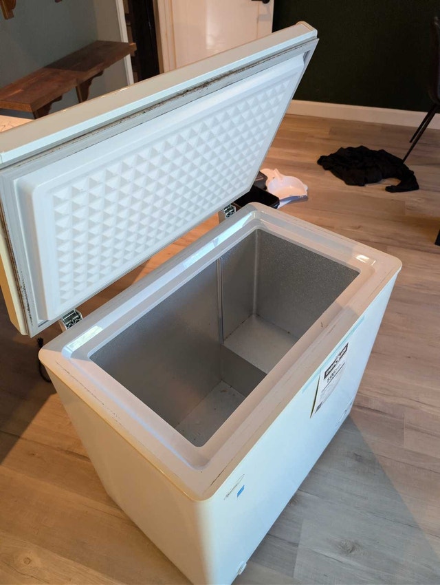 Danby 5.1 cubic feet chest freezer - photo 3