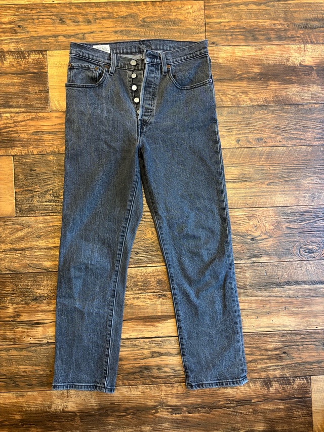 Levi’s 501, W27
