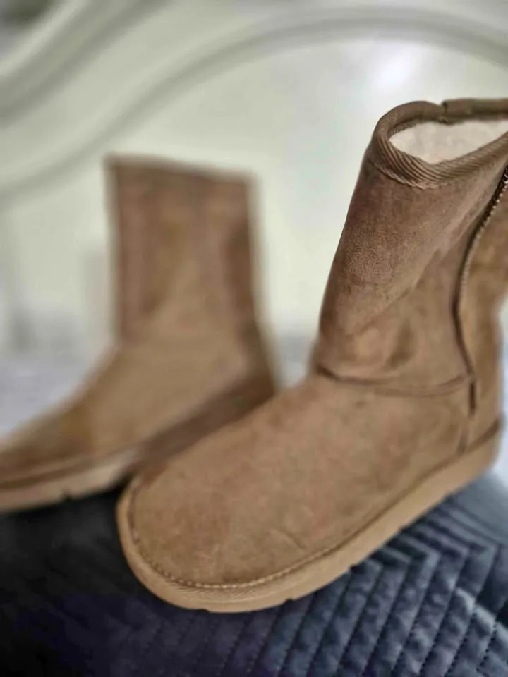 Winter boots size 7 thumbnail