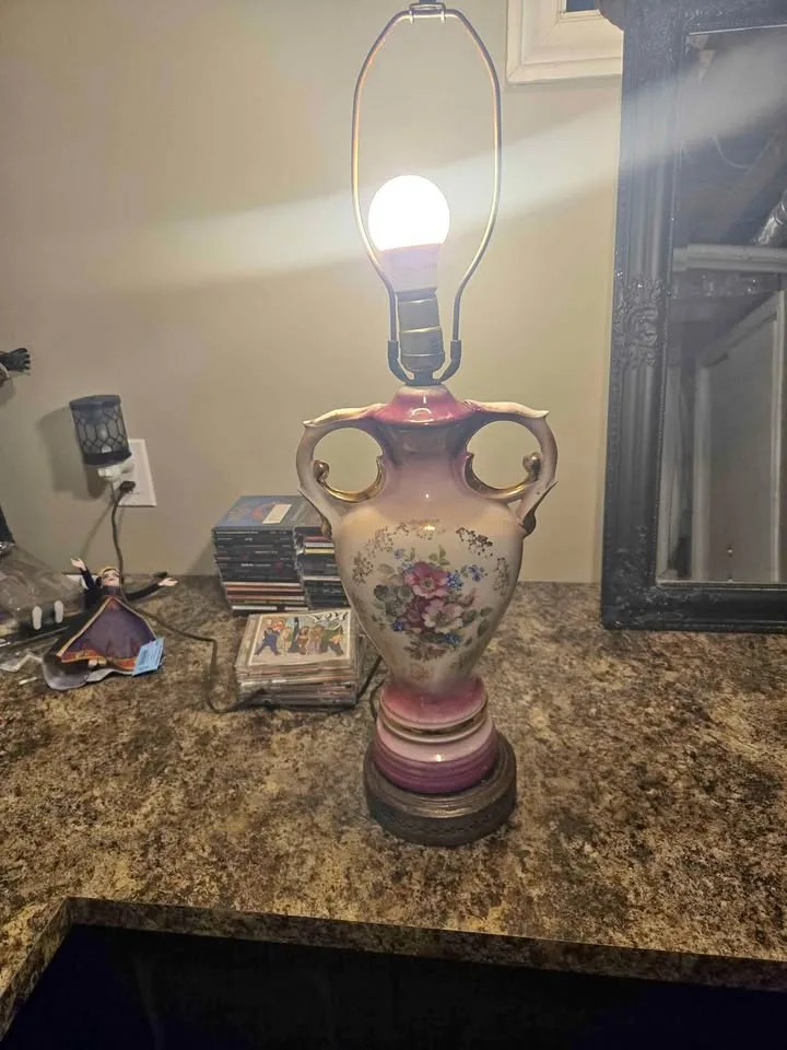 Vintage lamp thumbnail