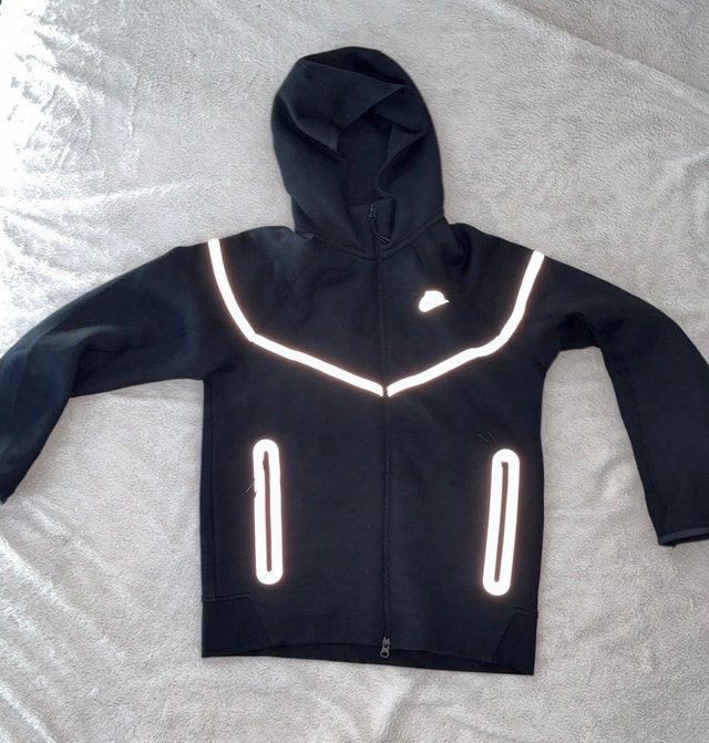nike tech reflective real size M NEGOTIABLE