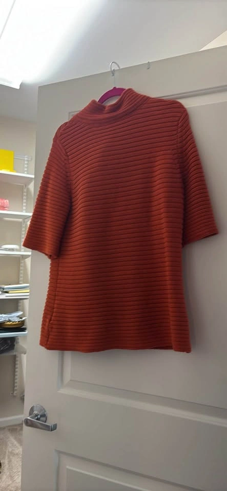 Adorable orange sweater - photo 2