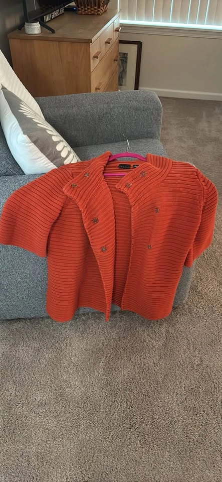 Adorable orange sweater - photo 4