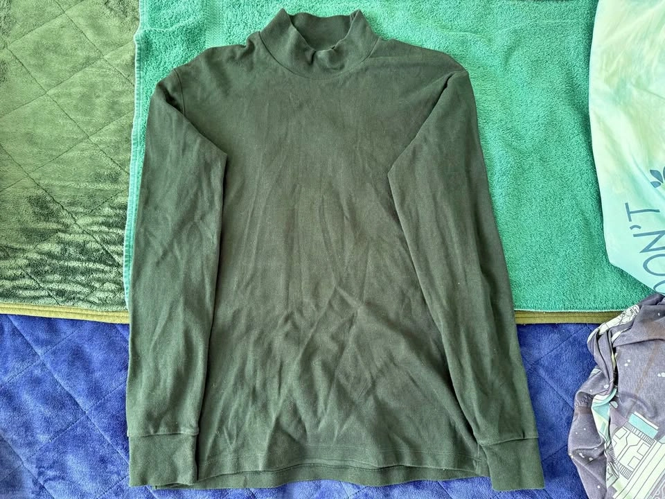 Uniqlo Men’s Mock Neck Long Sleeve - Dark Green (Size S)