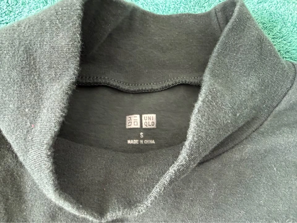 Uniqlo Men’s Mock Neck Long Sleeve - Dark Green (Size S) - photo 2
