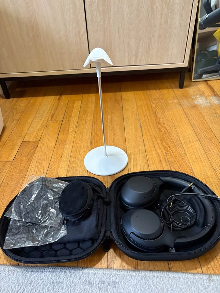 Sony Noise Cancelling Headphones + Travel Case + Stand - photo 3