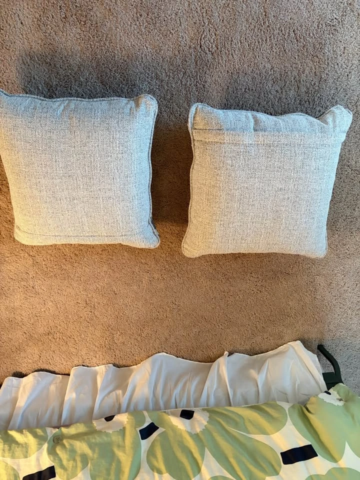 Beautiful light and dark gray pillows - photo 2