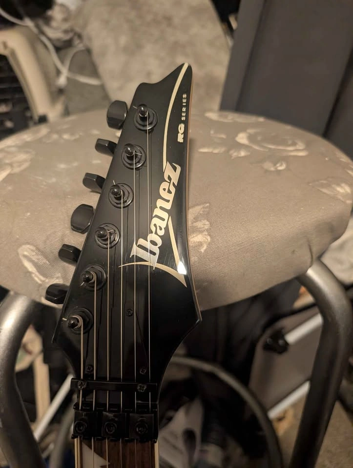 Ibanez RG Series (with gig bag) - photo 3