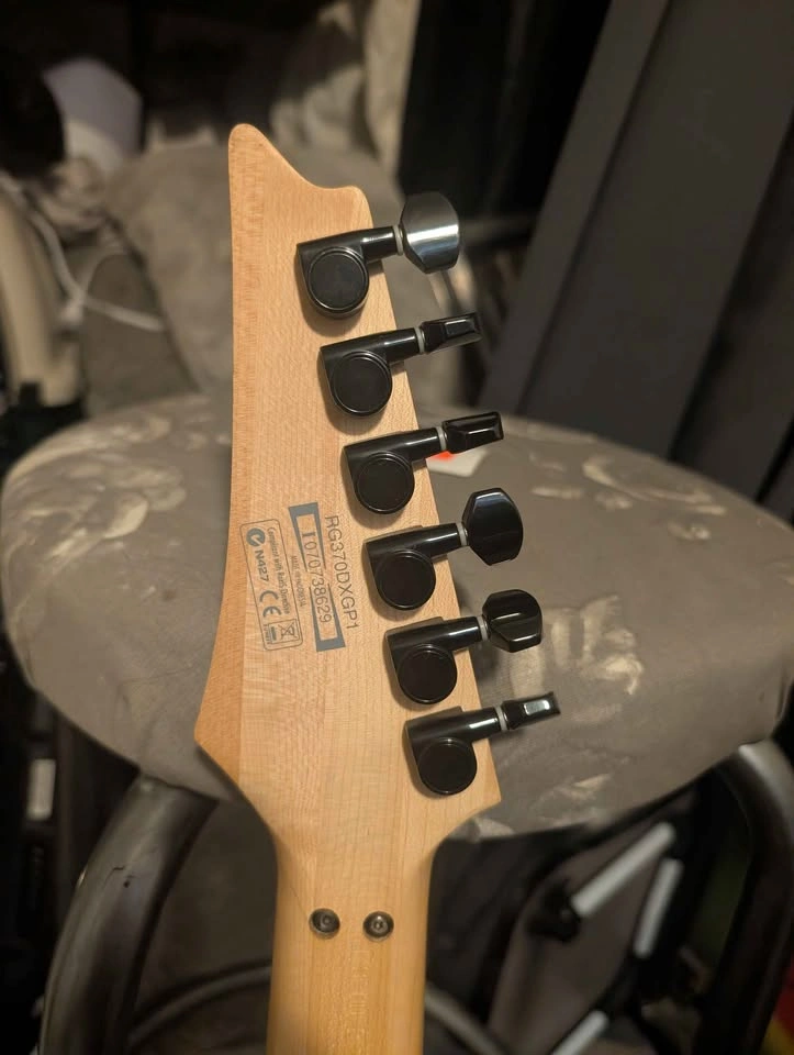 Ibanez RG Series (with gig bag) - photo 4